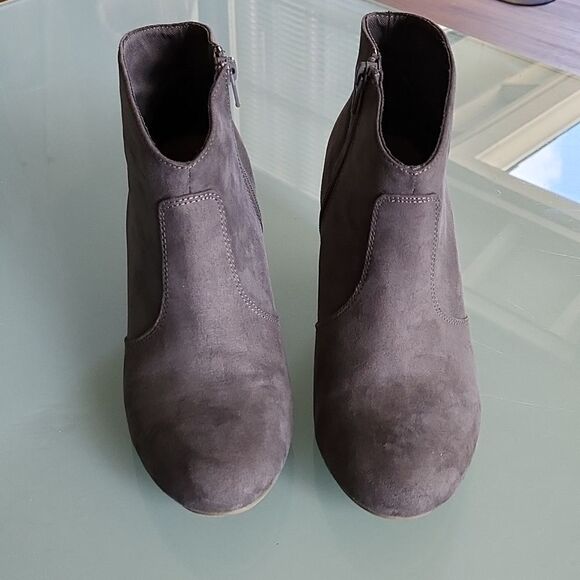 Report Faux Suede with Leather Stacked Heeled Boots - Picture 2 of 11